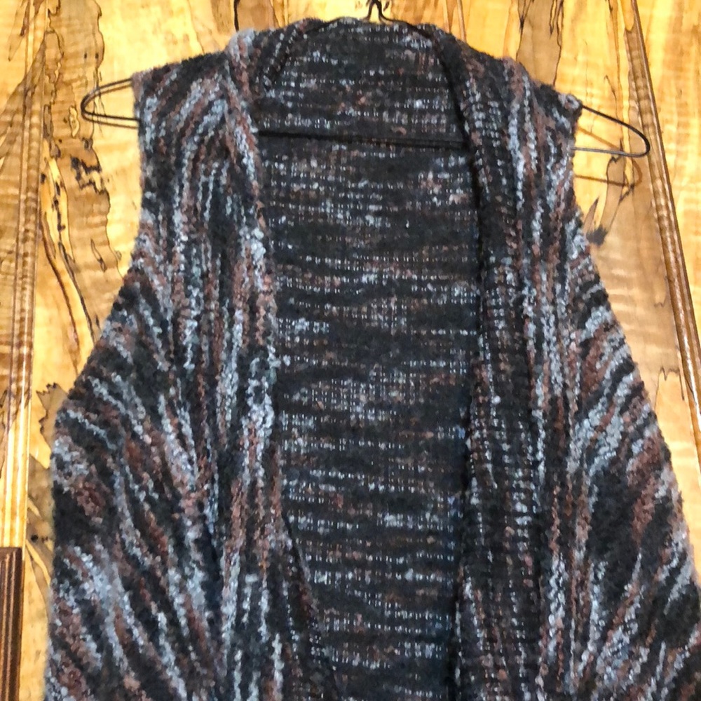 Sleeveless duster style sweater